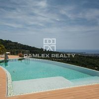 Villa in Spain, Catalunya, Girona, 1130 sq.m.