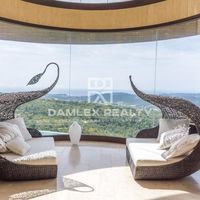 Villa in Spain, Catalunya, Girona, 1130 sq.m.