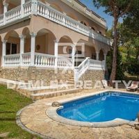 Villa in Spain, Catalunya, Girona, 271 sq.m.