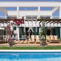 Villa in Spain, Catalunya, Girona, 226 sq.m.