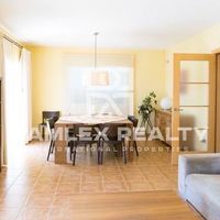 Villa in Spain, Catalunya, Girona, 226 sq.m.