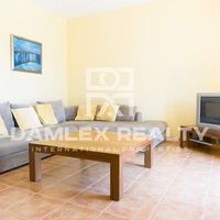 Villa in Spain, Catalunya, Girona, 226 sq.m.