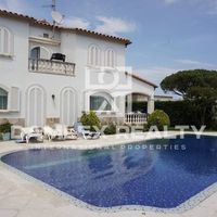 Villa in Spain, Catalunya, Girona, 536 sq.m.