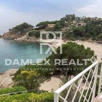 Villa in Spain, Catalunya, Girona, 300 sq.m.