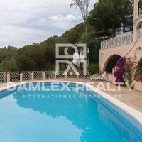 Villa in Spain, Catalunya, Girona, 300 sq.m.