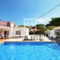 House in Spain, Catalunya, Girona, 216 sq.m.