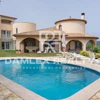 Villa in Spain, Catalunya, Girona, 545 sq.m.