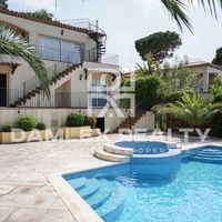 Villa in Spain, Catalunya, Girona, 388 sq.m.