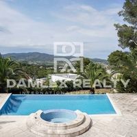 Villa in Spain, Catalunya, Girona, 388 sq.m.