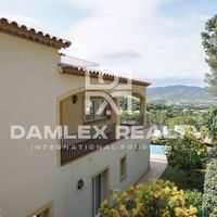 Villa in Spain, Catalunya, Girona, 388 sq.m.