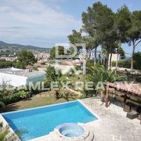 Villa in Spain, Catalunya, Girona, 388 sq.m.