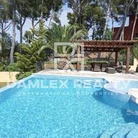 Villa in Spain, Catalunya, Girona, 388 sq.m.
