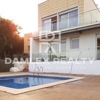 Villa in Spain, Catalunya, Girona, 190 sq.m.