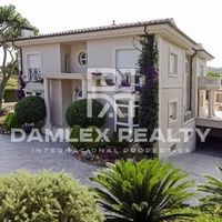 Villa in Spain, Catalunya, Girona, 556 sq.m.