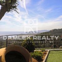 Villa in Spain, Catalunya, Girona, 300 sq.m.