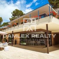 Villa in Spain, Catalunya, Girona, 476 sq.m.