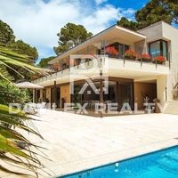 Villa in Spain, Catalunya, Girona, 476 sq.m.