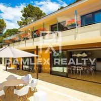 Villa in Spain, Catalunya, Girona, 476 sq.m.