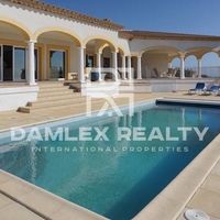 Villa in Spain, Catalunya, Girona, 600 sq.m.