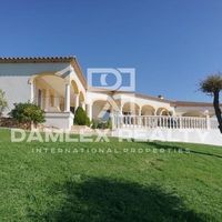 Villa in Spain, Catalunya, Girona, 600 sq.m.