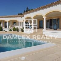 Villa in Spain, Catalunya, Girona, 600 sq.m.