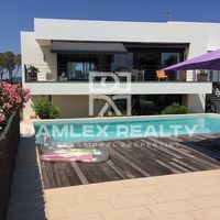 Villa in Spain, Catalunya, Girona, 235 sq.m.