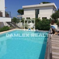 Villa in Spain, Catalunya, Girona, 235 sq.m.