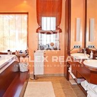 Villa in Spain, Catalunya, Girona, 500 sq.m.