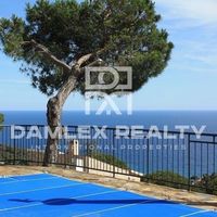 Villa in Spain, Catalunya, Girona, 180 sq.m.