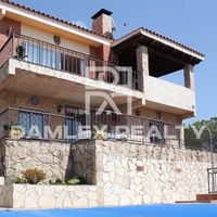 Villa in Spain, Catalunya, Girona, 180 sq.m.
