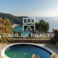 Villa in Spain, Catalunya, Girona, 220 sq.m.