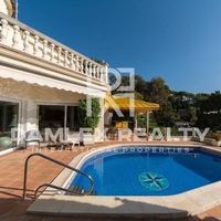 Villa in Spain, Catalunya, Girona, 313 sq.m.