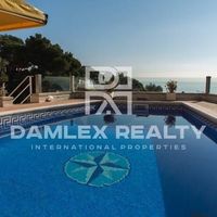 Villa in Spain, Catalunya, Girona, 313 sq.m.