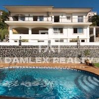 Villa in Spain, Catalunya, Girona, 300 sq.m.