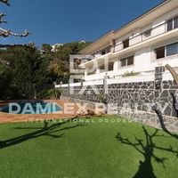 Villa in Spain, Catalunya, Girona, 300 sq.m.