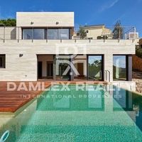 Villa in Spain, Catalunya, Girona, 362 sq.m.