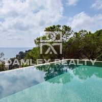 Villa in Spain, Catalunya, Girona, 362 sq.m.