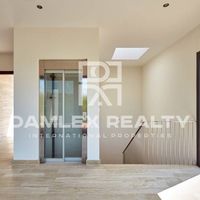 Villa in Spain, Catalunya, Girona, 362 sq.m.