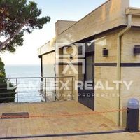 Villa in Spain, Catalunya, Girona, 277 sq.m.
