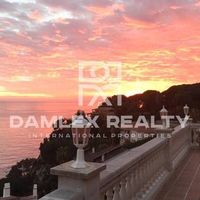 Villa in Spain, Catalunya, Girona, 370 sq.m.