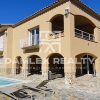 Villa in Spain, Catalunya, Girona, 408 sq.m.