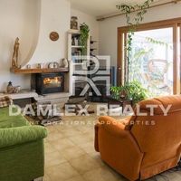 Villa in Spain, Catalunya, Girona, 141 sq.m.