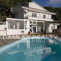 Villa in Spain, Catalunya, Girona, 200 sq.m.