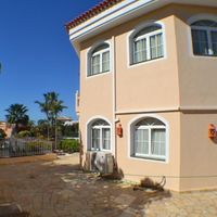 Villa in Spain, Canary Islands, Santa Cruz de Tenerife, 447 sq.m.