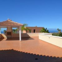 Villa in Spain, Canary Islands, Santa Cruz de Tenerife, 447 sq.m.