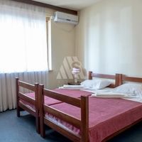 Отель (гостиница) в большом городе в Черногории, Будва, 2142 кв.м.