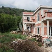 Дом в большом городе в Черногории, Тиват, 217 кв.м.
