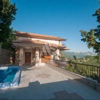 Villa in the suburbs in Montenegro, Budva, 350 sq.m.