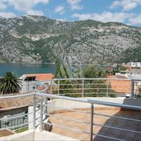 Flat in the suburbs in Montenegro, Kotor, Risan, 130 sq.m.