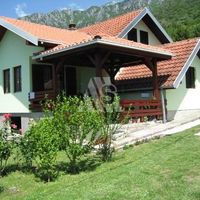 Дом в пригороде в Черногории, Херцег-Нови, 110 кв.м.